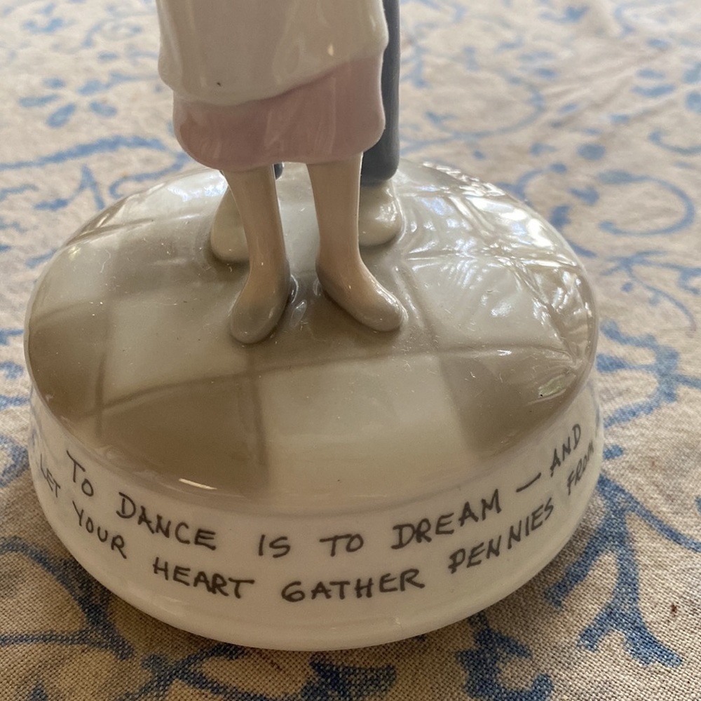 Vintage 1984 Flavia “The Dance Lesson” music box figurine.  Collector’s item. - Picture 7 of 12